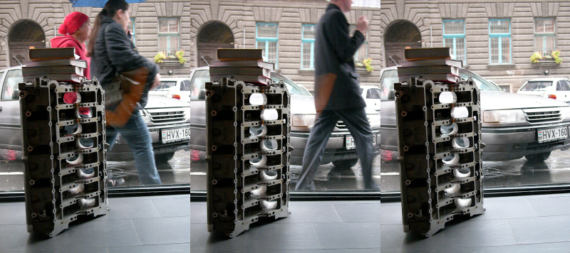 Illustration for article titled How I Found a Bugatti Veyron Engine On A Budapest Street